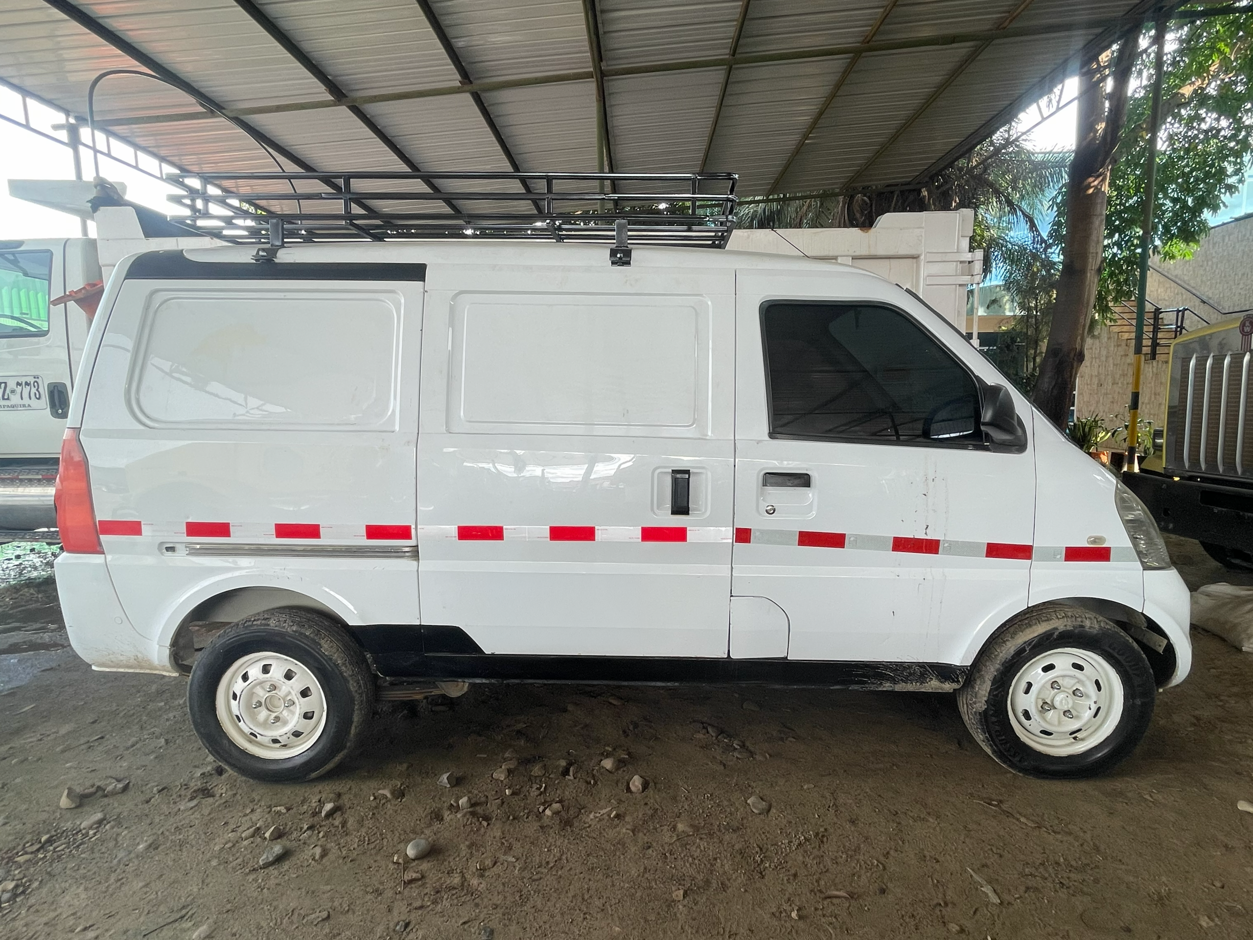 23.1 GSSERP-023 MICRO BUS CHEVROLET URBAN - Imagen 1